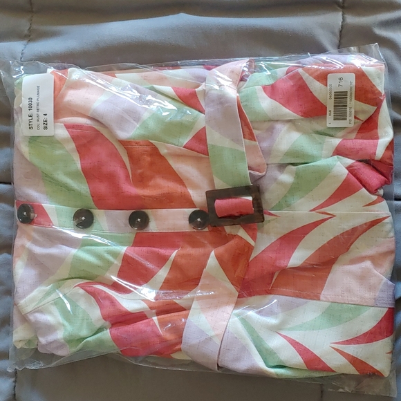 🎉NWT🎉MAKE ME AN OFFER! Cropped Jumpsuit Womens size 4 - Picture 5 of 7